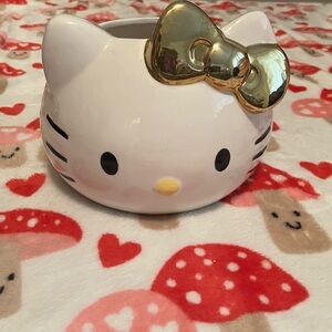 Hello Kitty White and Gold Ceramic Planter